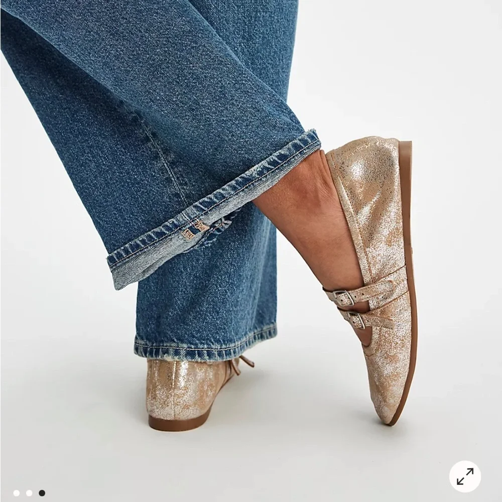 NWB Free People Champagne Gemini Flats- Size 7